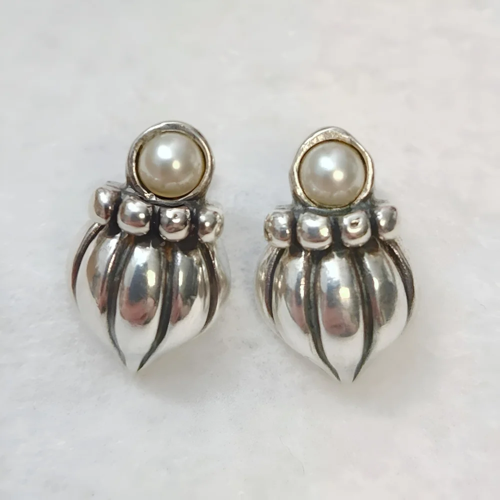 Vintage Sterling Silver Faux Pearl Fluted Post back Earrings - Picture 8 of 8
